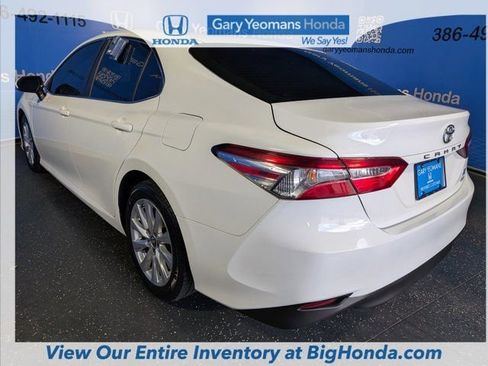 Used 2018 Toyota Camry LE FWD image 8