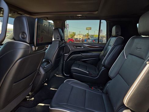 Used 2024 Cadillac Escalade ESV Premium Luxury image 11