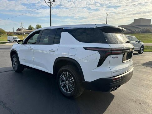 Used 2024 Chevrolet Traverse LS image 7