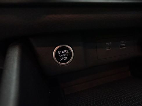 Used 2023 Nissan Rogue SV image 32