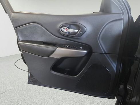 Used 2019 Jeep Cherokee Limited AWD/4WD image 20
