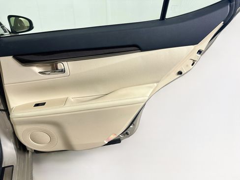 Used 2013 Lexus ES 350 w/ Luxury Pkg FWD image 30
