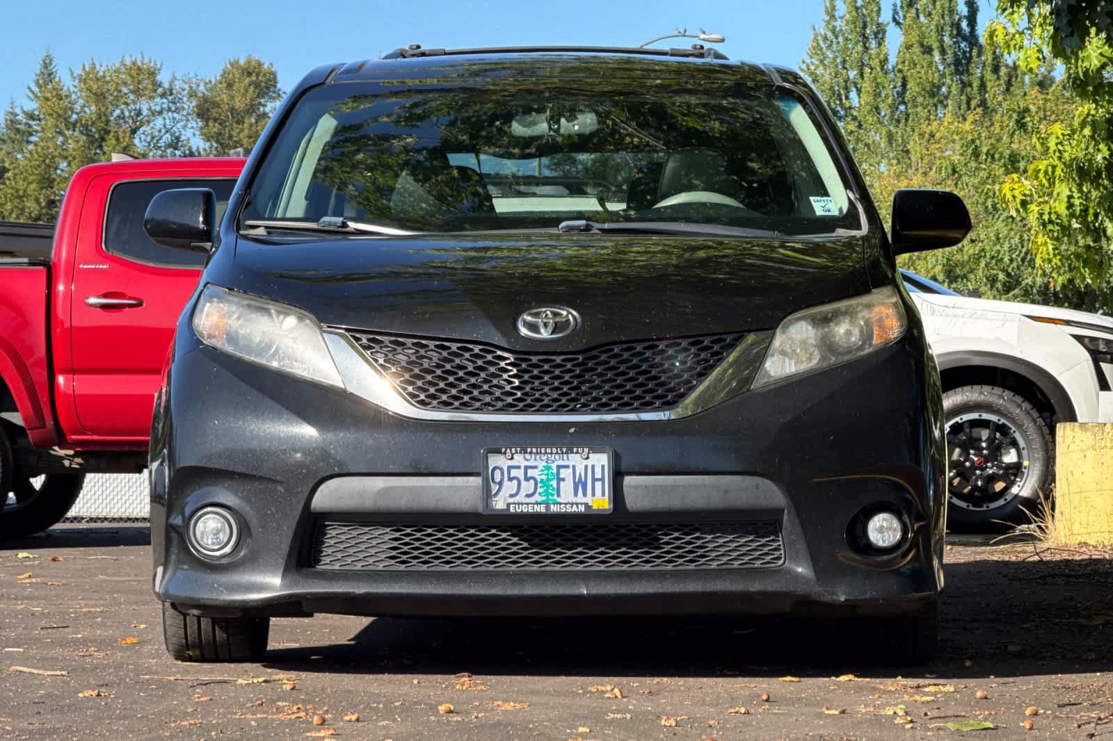 Used 2012 Toyota Sienna SE FWD image 10