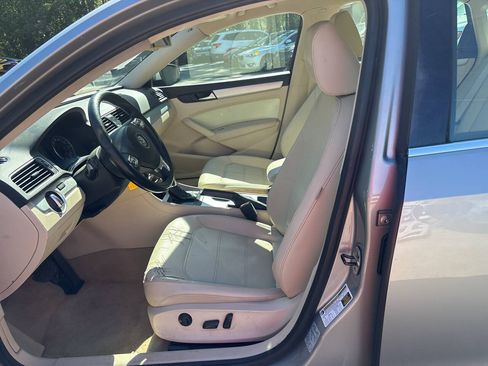 Used 2013 Volkswagen Passat TDI SE FWD image 8