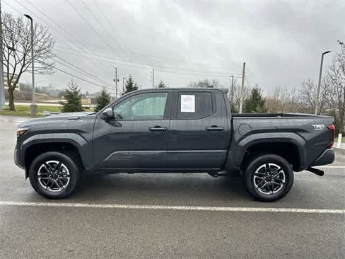 Used 2025 Toyota Tacoma TRD Sport image 2