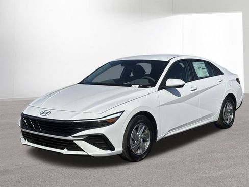 New 2026 Hyundai Elantra SE FWD image 32
