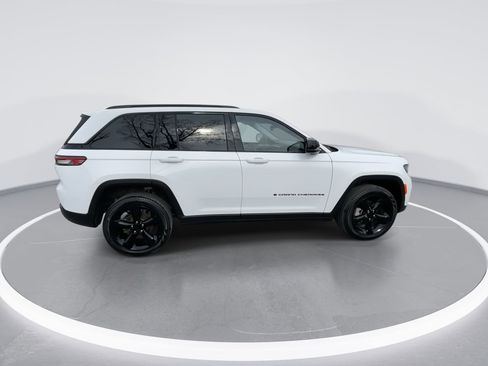 Used 2023 Jeep Grand Cherokee Limited w/ Black Appearance Package AWD/4WD image 22