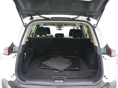 Used 2023 Nissan Rogue SV AWD/4WD image 17