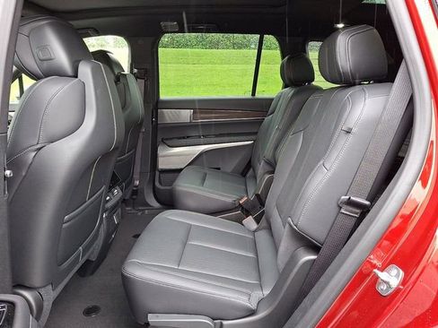 New 2026 Cadillac Vistiq Luxury w/ LPO, Floor Liner Package image 5