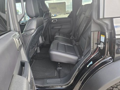 New 2025 Ford Bronco Badlands w/ Sasquatch Package AWD/4WD image 8