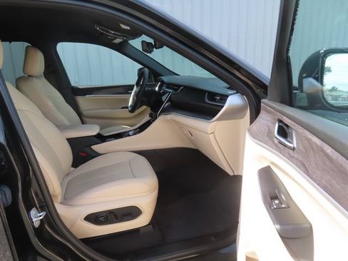 Used 2023 Jeep Grand Cherokee Limited w/ Luxury Tech Group II AWD/4WD image 25