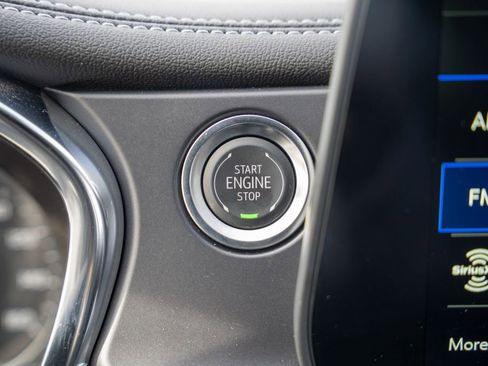 Used 2025 Chevrolet Blazer LT image 25