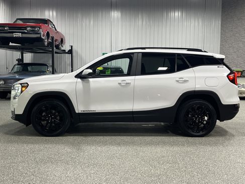 Certified 2022 GMC Terrain SLE w/ Driver Convenience Package AWD/4WD image 2