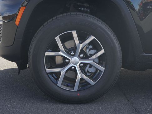 New 2025 Jeep Grand Cherokee Limited w/ Trailer Tow Package image 24