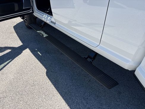 New 2026 RAM 3500 Laramie AWD/4WD image 9