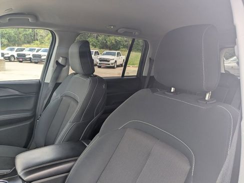 Used 2024 Jeep Grand Cherokee Laredo RWD image 14