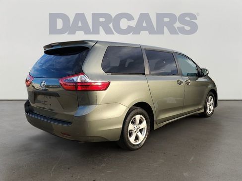 Used 2020 Toyota Sienna L image 6