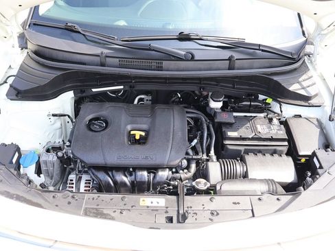 Used 2025 Kia Soul LX w/ LX Technology Package FWD image 8