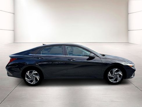 New 2026 Hyundai Elantra Limited image 9