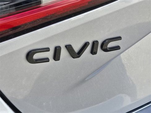 Used 2022 Honda Civic Sport Touring image 9