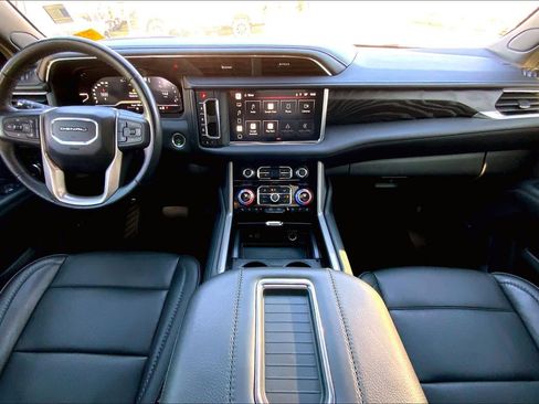 Used 2022 GMC Yukon XL Denali w/ Denali Premium Package image 13