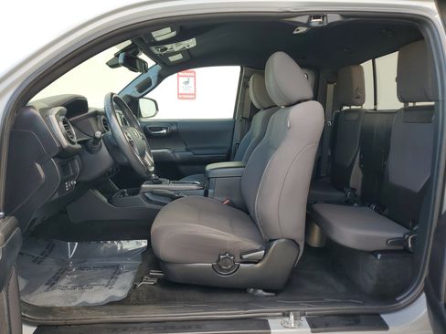 Used 2018 Toyota Tacoma TRD Off-Road image 20