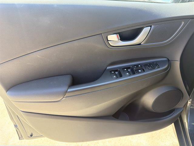 Used 2018 Hyundai Kona Limited FWD image 12