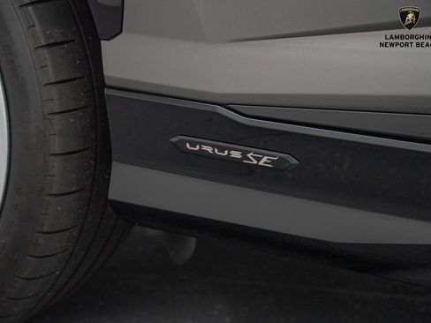 Used 2025 Lamborghini Urus SE image 6