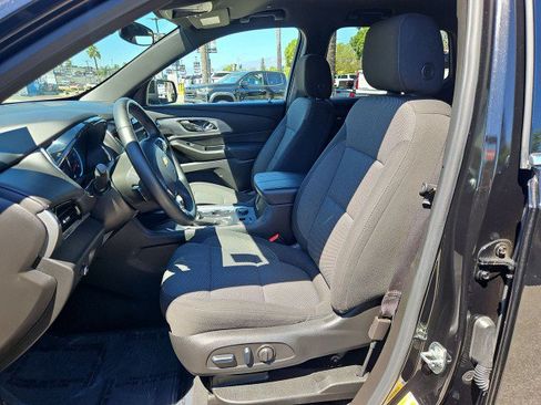 Used 2023 Chevrolet Traverse LT FWD image 18