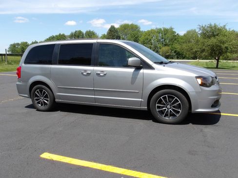 Used 2017 Dodge Grand Caravan GT FWD image 1