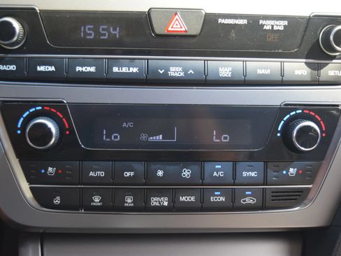 Used 2016 Hyundai Sonata Limited w/ Option Group 02 FWD image 13