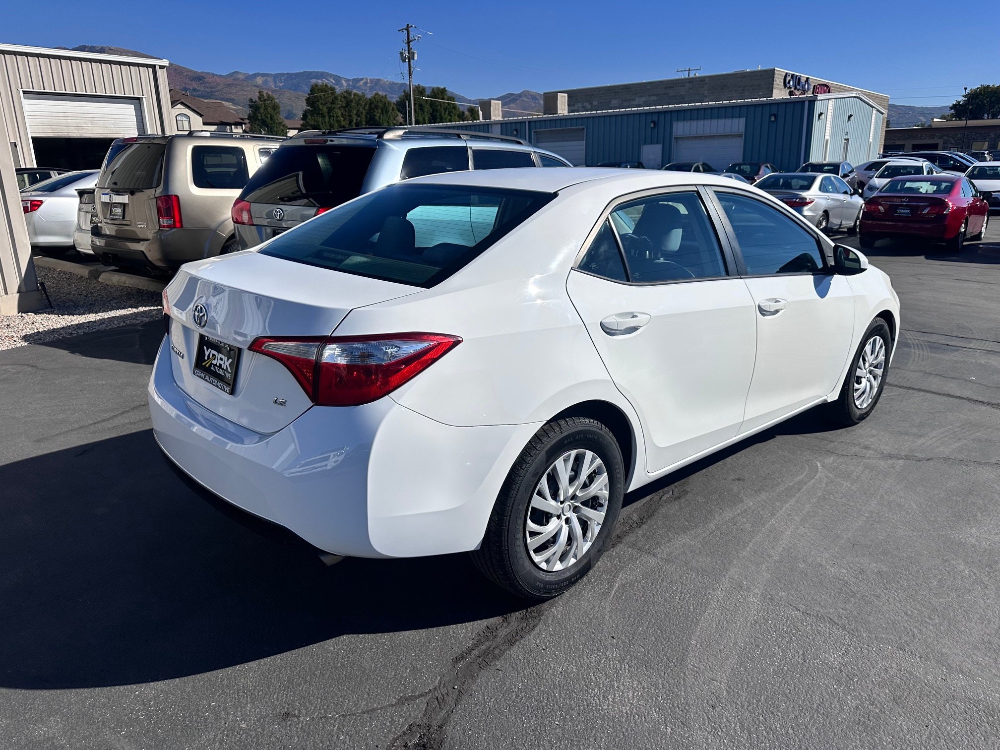 Used 2015 Toyota Corolla LE FWD image 3