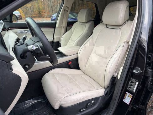 Used 2026 Genesis GV70 2.5T Advanced image 15