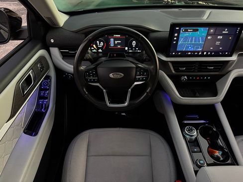 Used 2025 Ford Explorer Platinum w/ Ultimate Package image 18
