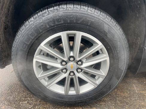 Used 2023 Chevrolet Traverse LT image 12