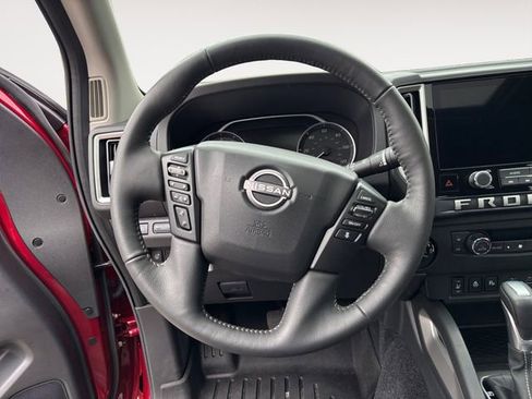 Used 2025 Nissan Frontier SL image 12