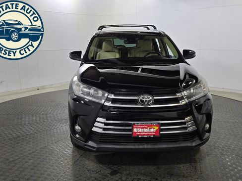 Used 2017 Toyota Highlander Limited w/ Protection Package #3 AWD/4WD image 2