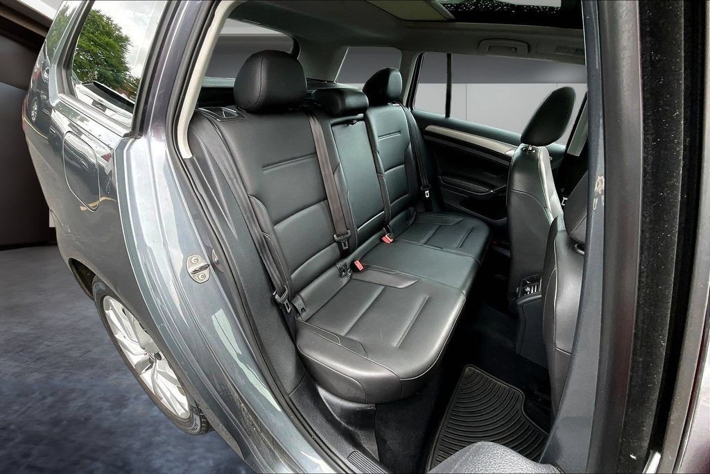 Used 2016 Volkswagen Golf SE FWD image 25