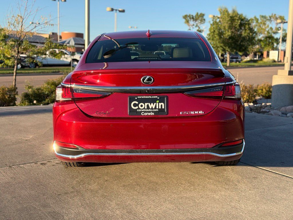 Used 2025 Lexus ES 300h w/ Premium Package FWD image 8