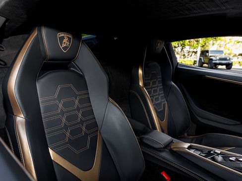 Used 2024 Lamborghini Revuelto AWD/4WD image 39
