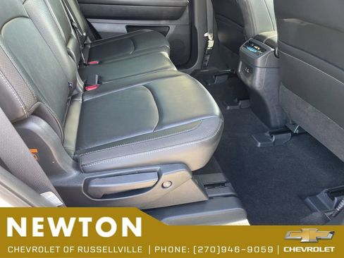 Used 2025 Nissan Pathfinder SL AWD/4WD image 34