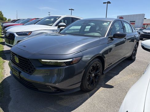 Used 2025 Honda Accord SE image 4