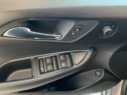 Used 2018 Chevrolet Cruze LT w/ Convenience Package FWD image 5
