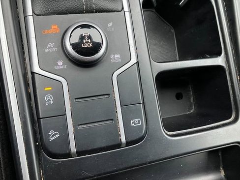 Used 2023 Kia Sorento LX image 6
