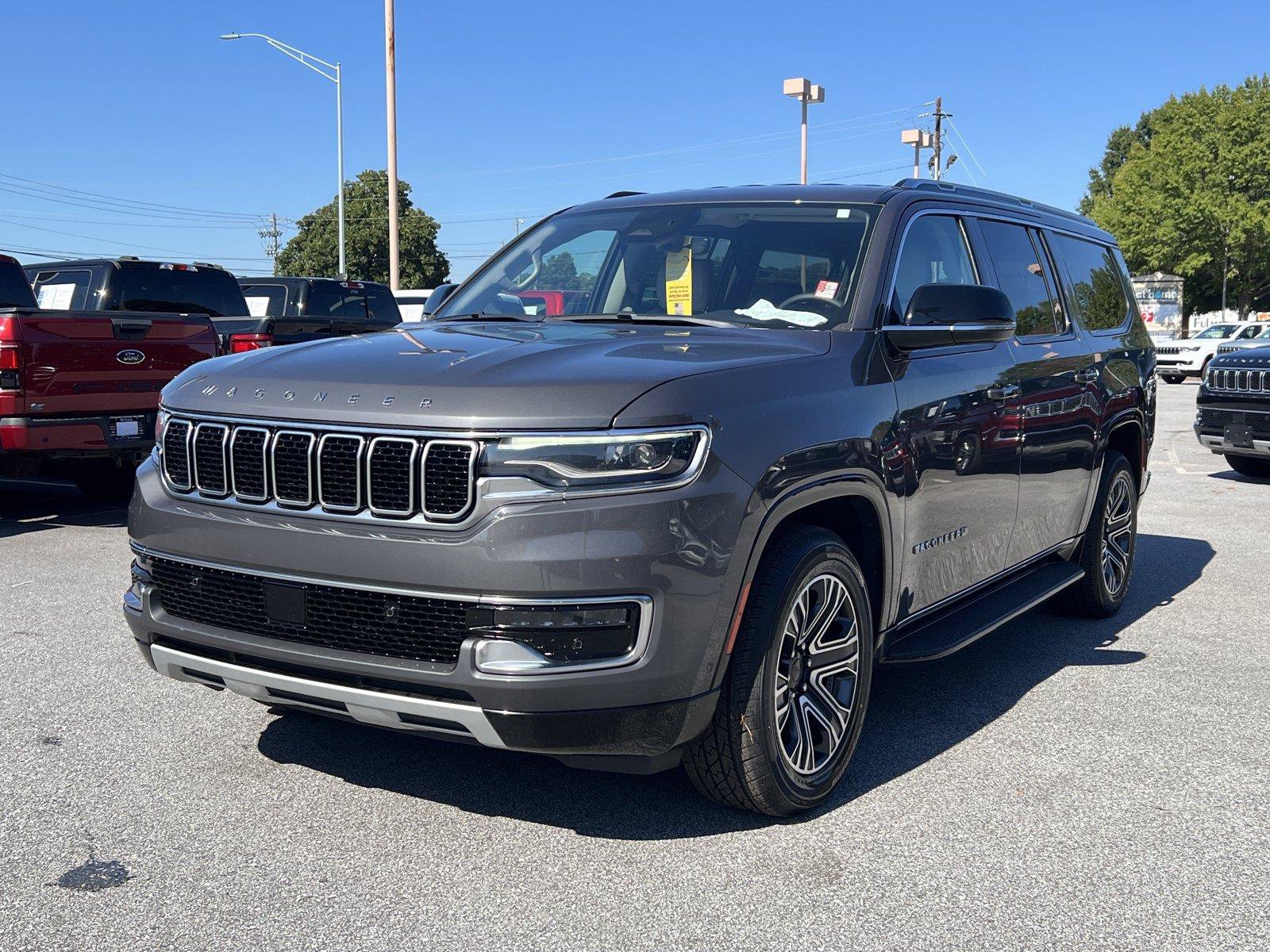 Used 2024 Jeep Wagoneer L Series II w/ Flexible Seating Group RWD image 2
