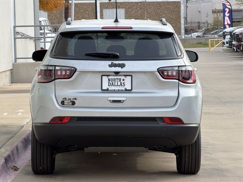 New 2026 Jeep Compass Latitude image 6