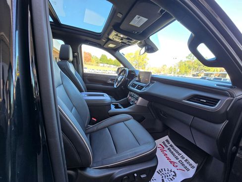 Used 2023 GMC Yukon XL SLT AWD/4WD image 12