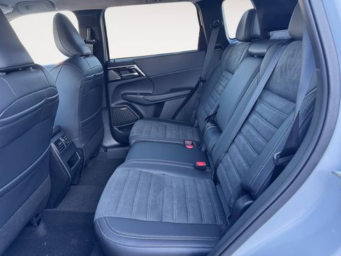 New 2026 Mitsubishi Outlander SE FWD image 13