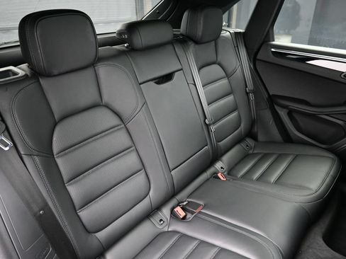 Certified 2026 Porsche Macan AWD/4WD image 28