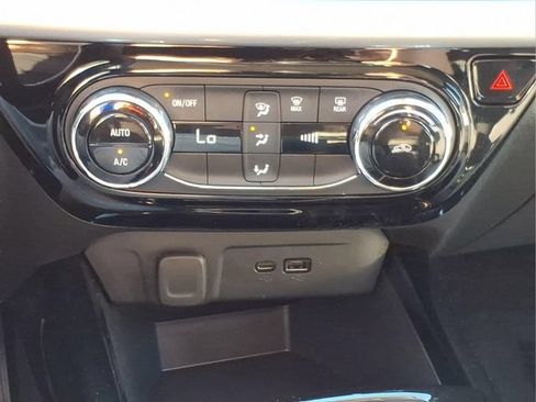 Used 2024 Chevrolet Trax LT FWD image 18